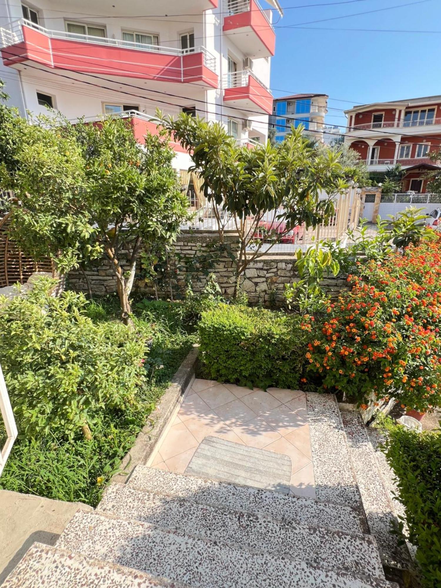 Mimi'S Apartments Vlorë Exteriör bild
